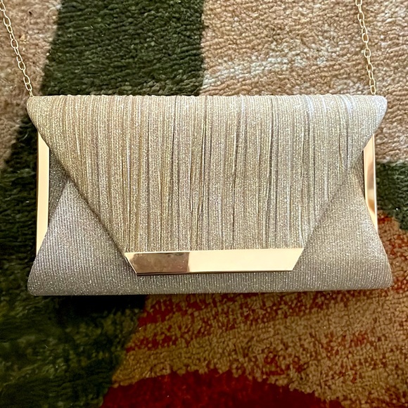 Gold Clutch with a long chain! (Like New) - Picture 3 of 5